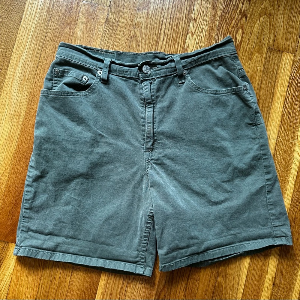 Vintage Levi's 550 Women's Size 8 Relaxed Fit Bermuda Shorts Sage Green Twill